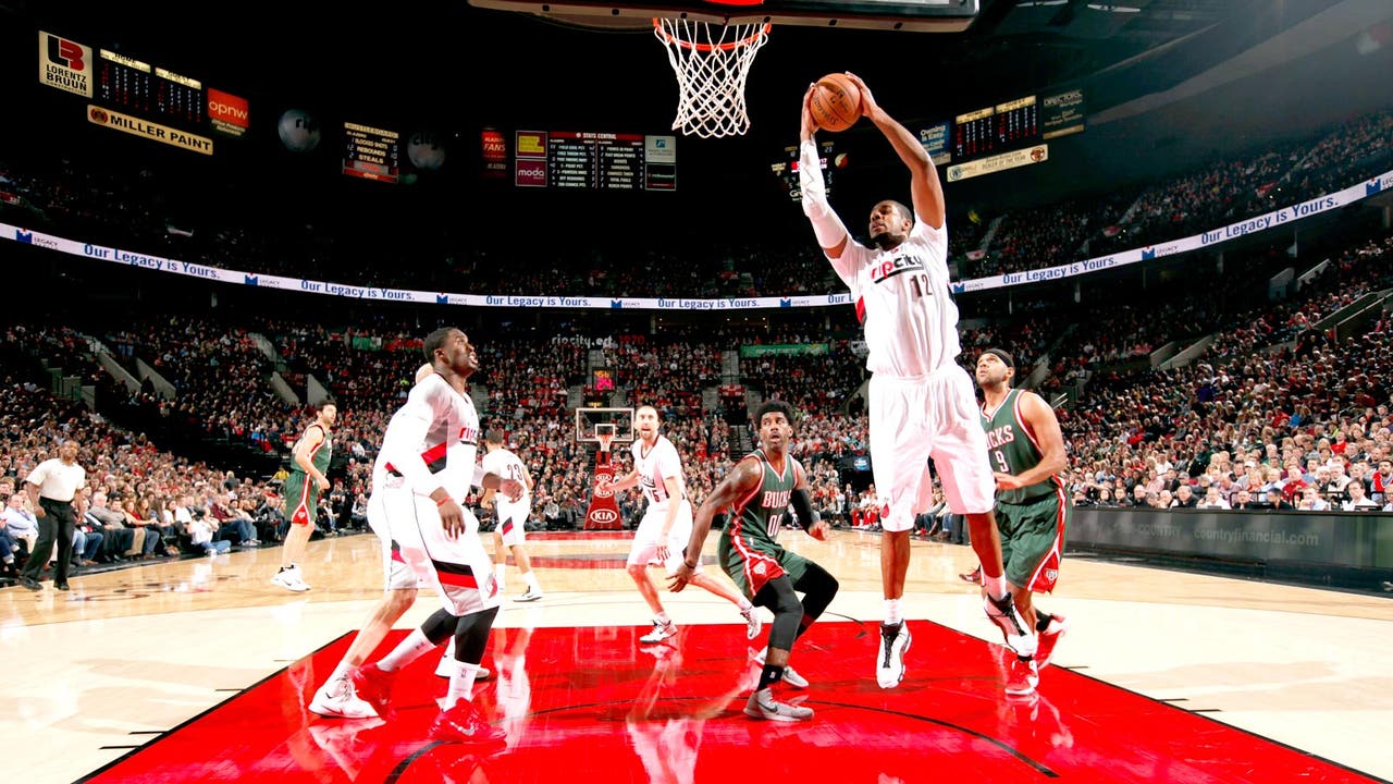 Aldridge scores 23 points to help Trail Blazers rally past Bucks